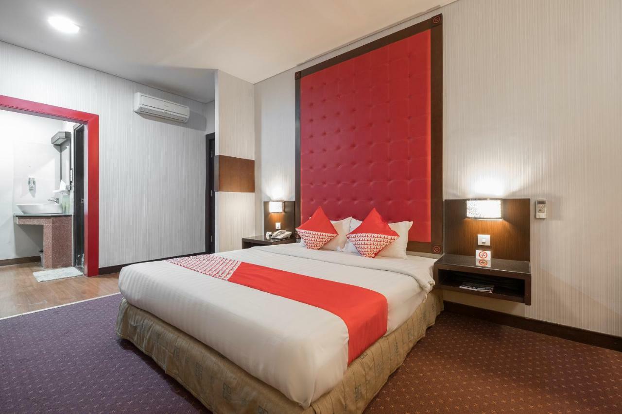 Oyo 821 Hotel Dinasti Makasar Zewnętrze zdjęcie