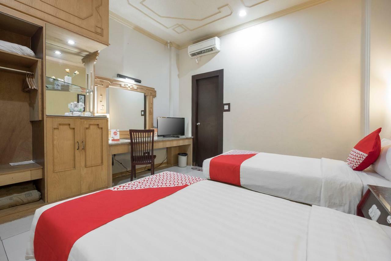 Oyo 821 Hotel Dinasti Makasar Zewnętrze zdjęcie
