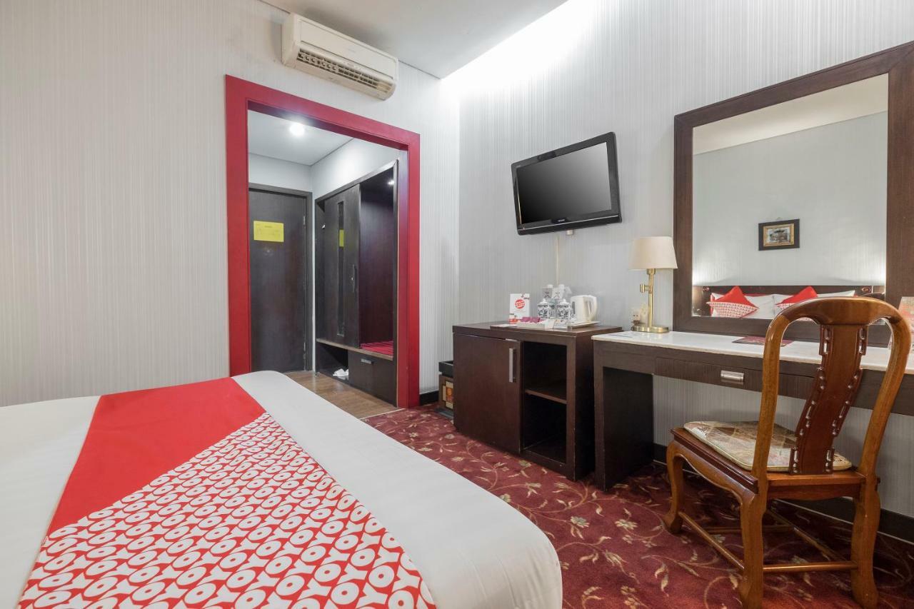 Oyo 821 Hotel Dinasti Makasar Zewnętrze zdjęcie