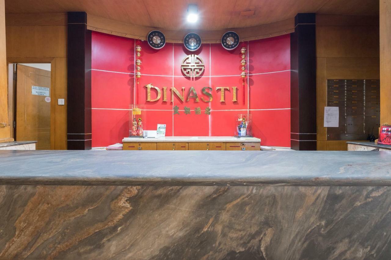 Oyo 821 Hotel Dinasti Makasar Zewnętrze zdjęcie